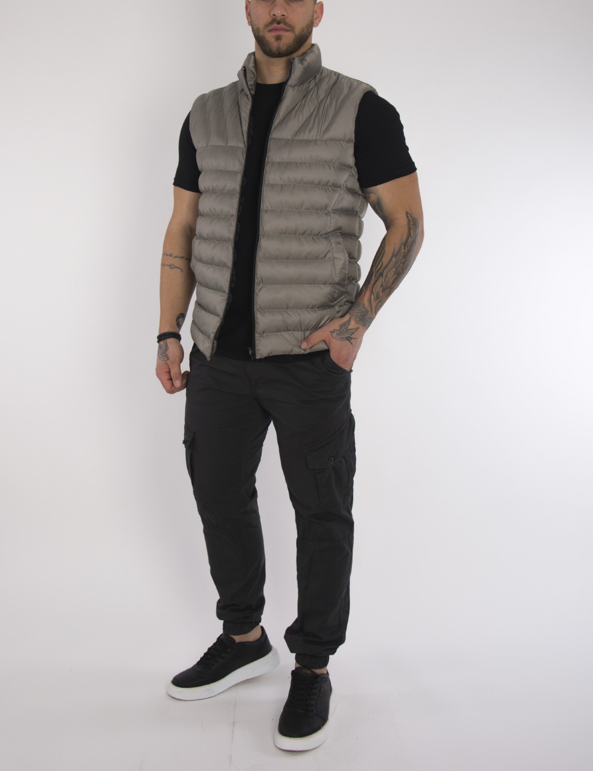 Ανδρικό γκρι καπιτονέ αμάνικο μπουφάν CR230386G φωτογραφία